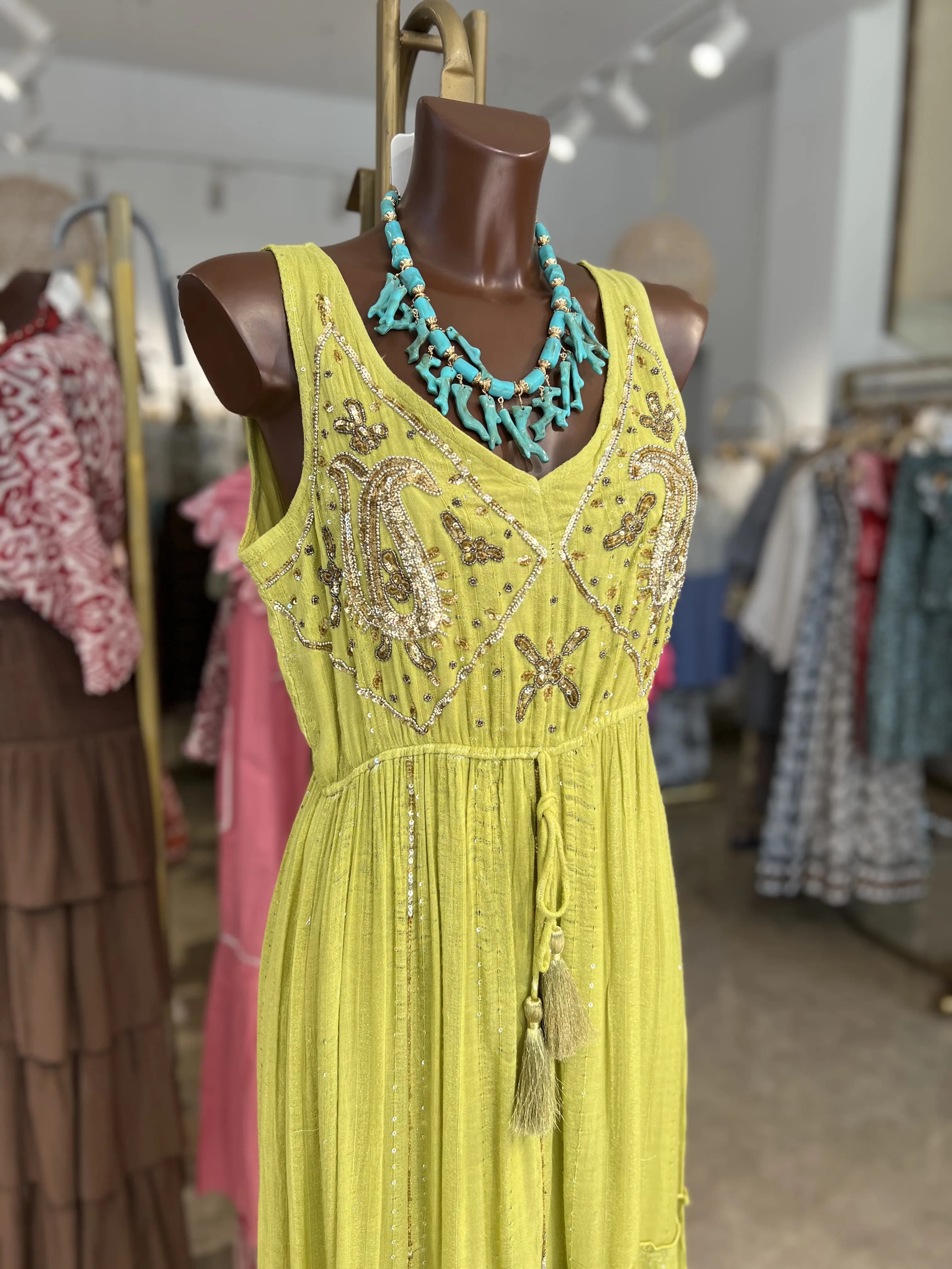 Vestido Con Decoracion