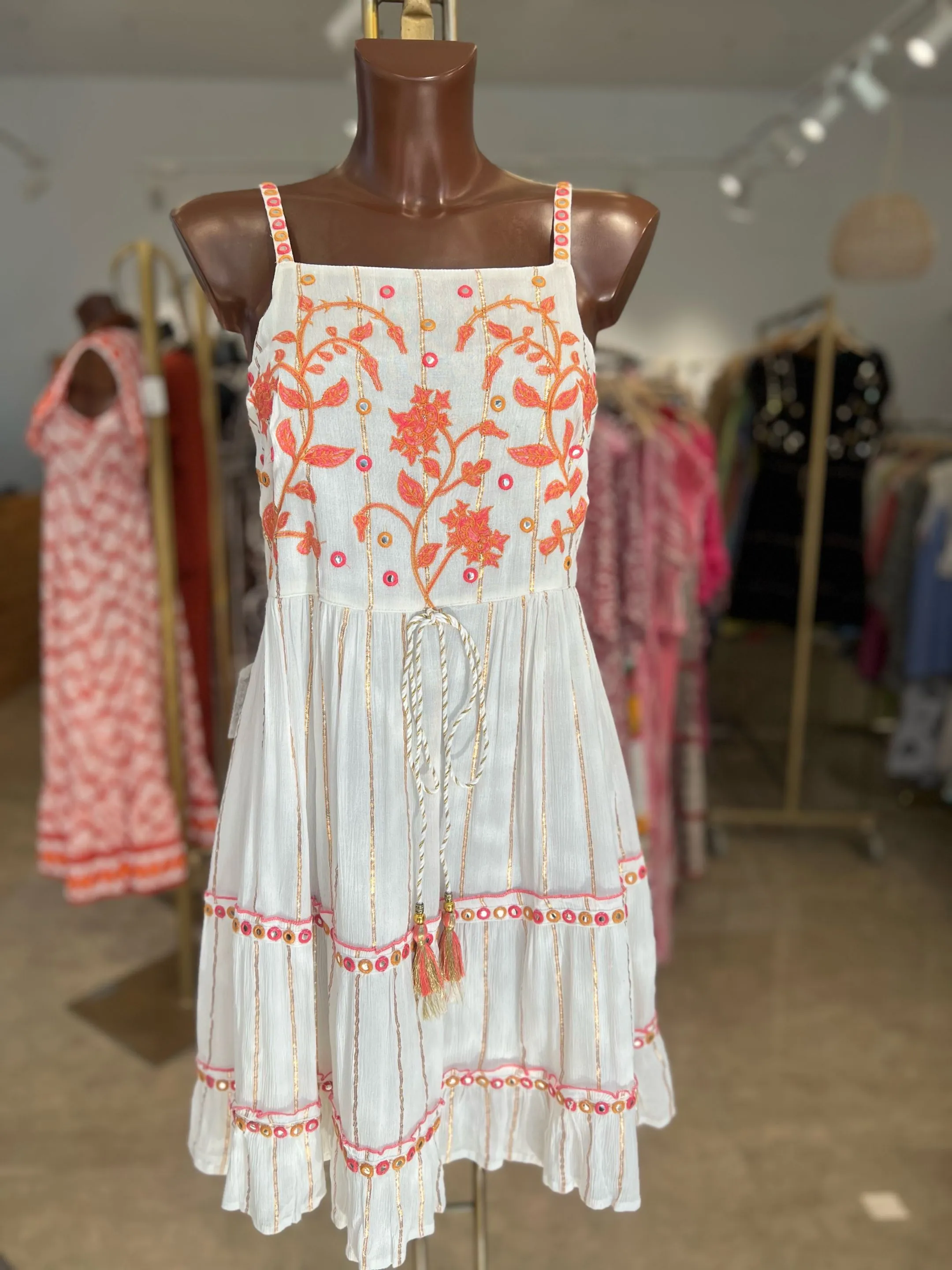 Vestido Corto Con Estampado