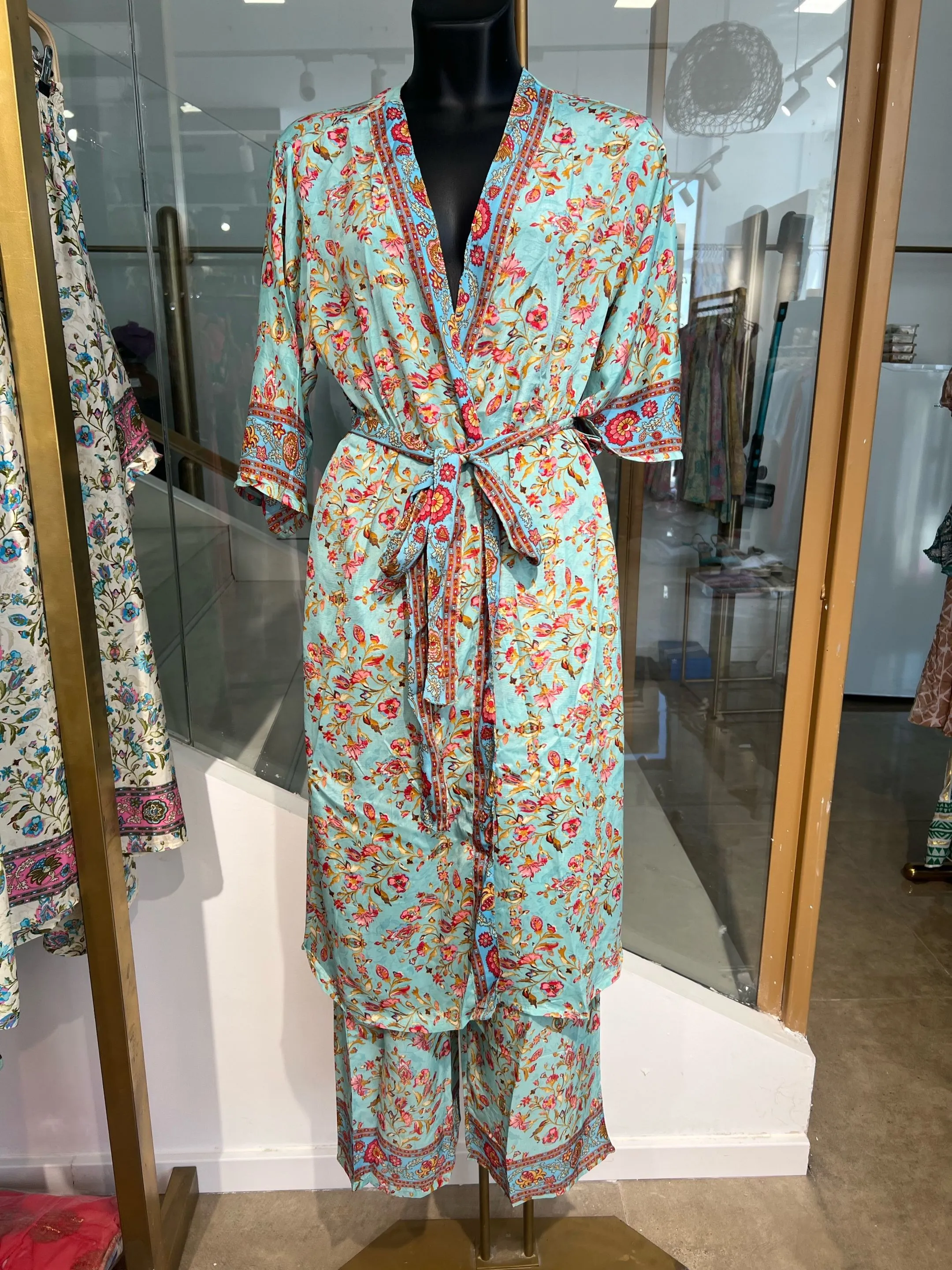 Blazer De Seda Tipo Kimono Con Estampado De Flores