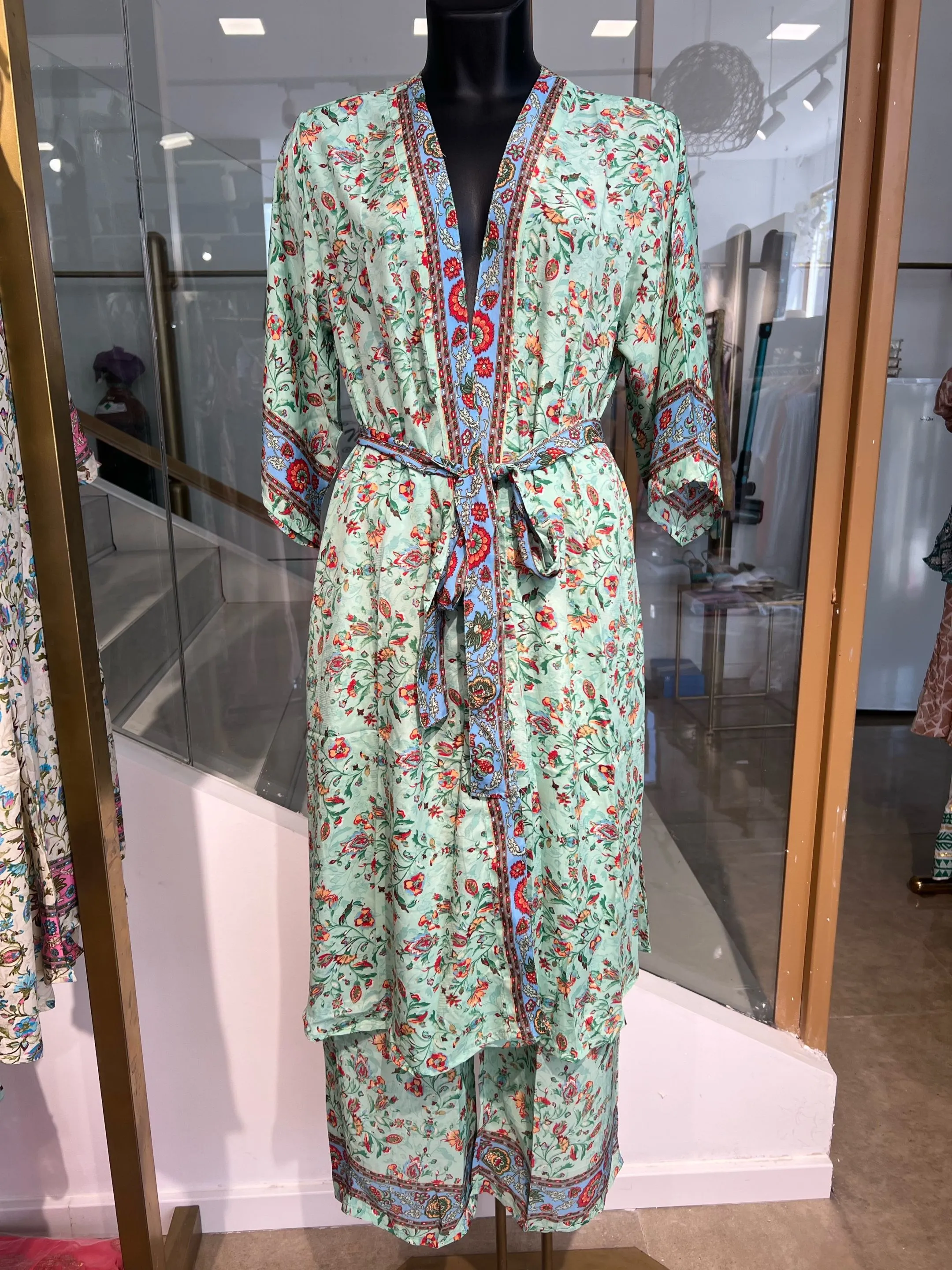 Blazer De Seda Tipo Kimono Con Estampado De Flores