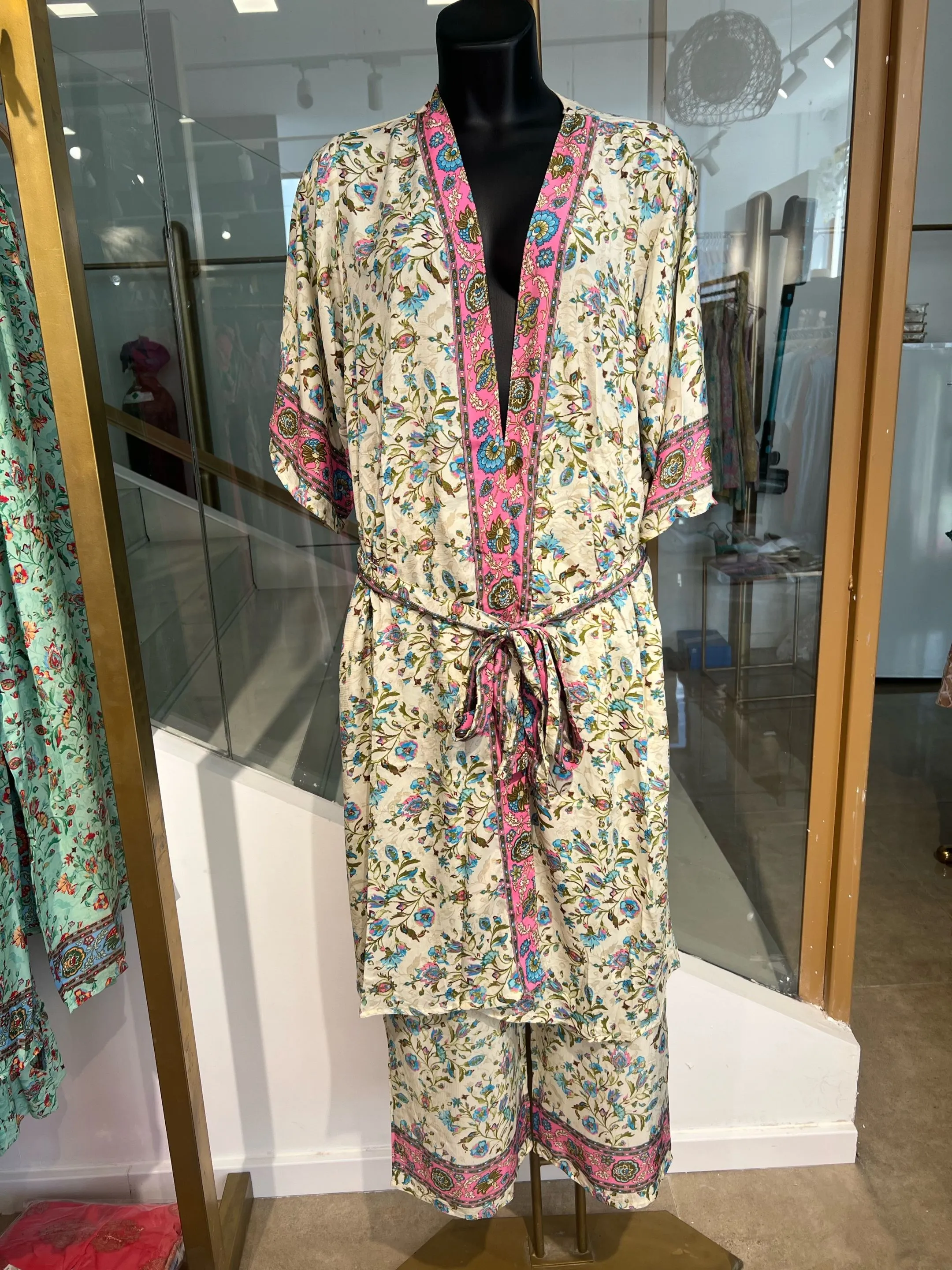 Blazer De Seda Tipo Kimono Con Estampado De Flores